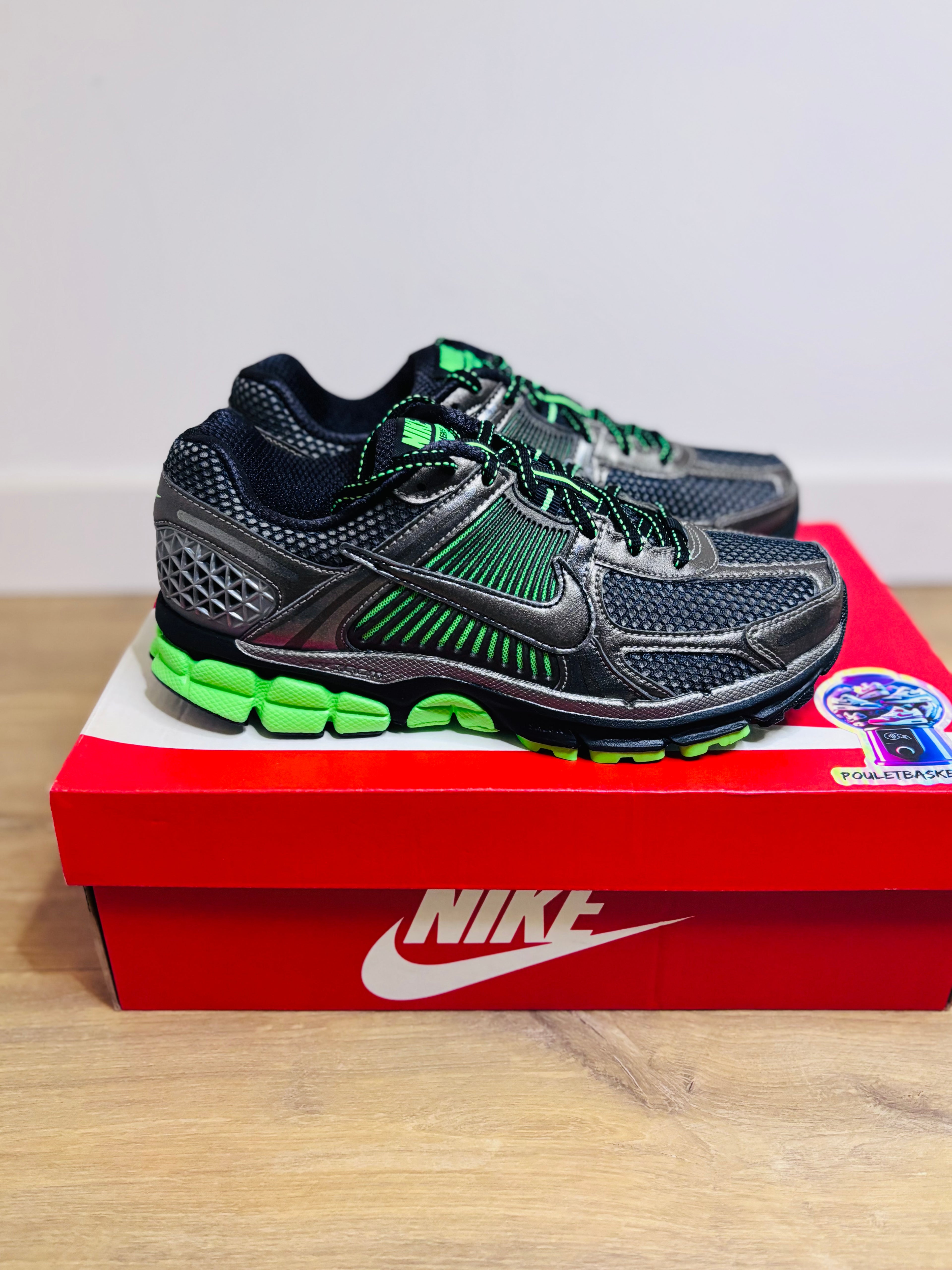 Nike Zoom Vomero 5 Spécial Édition Metallic Pewter Green