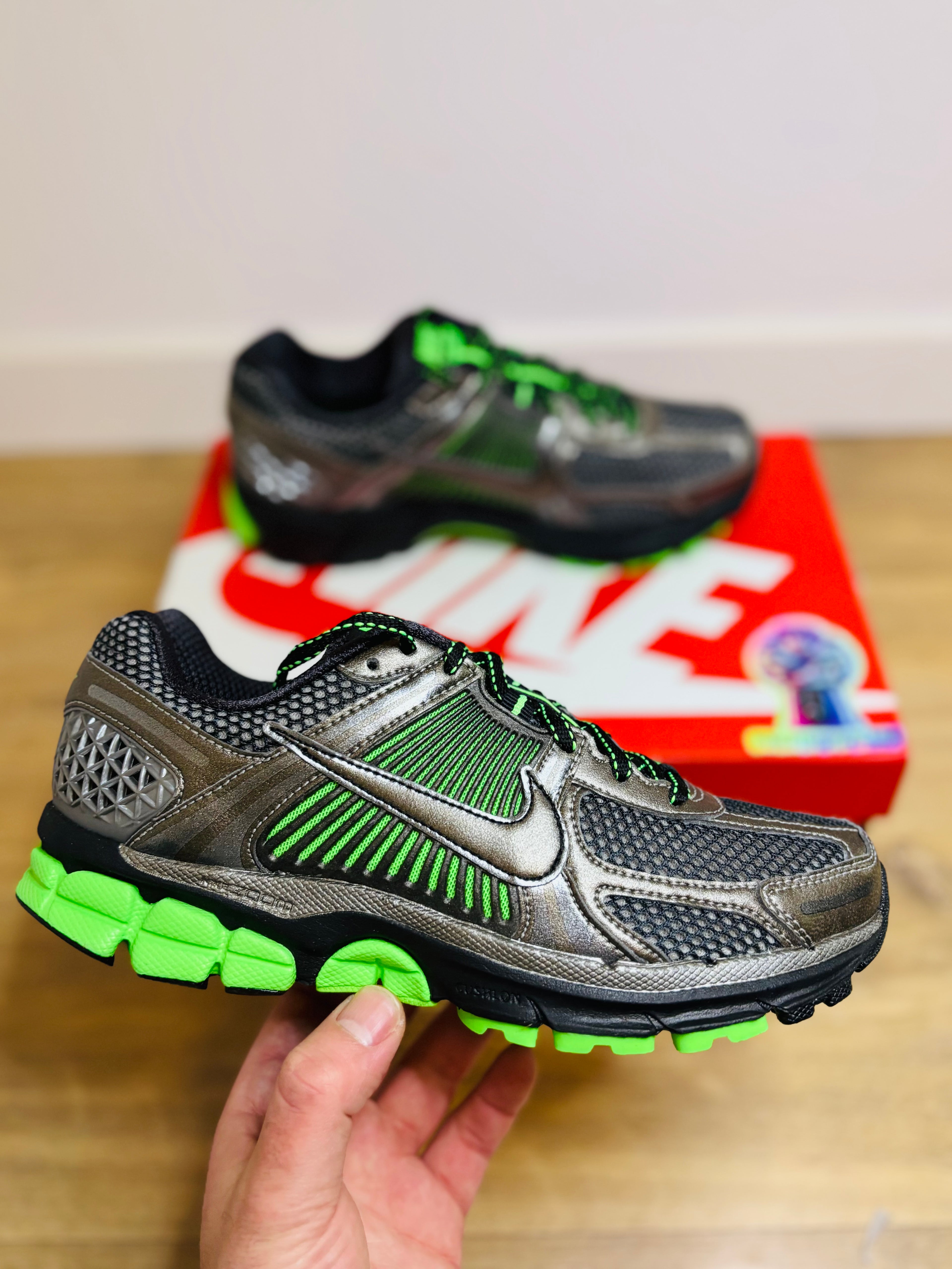 Nike Zoom Vomero 5 Spécial Édition Metallic Pewter Green