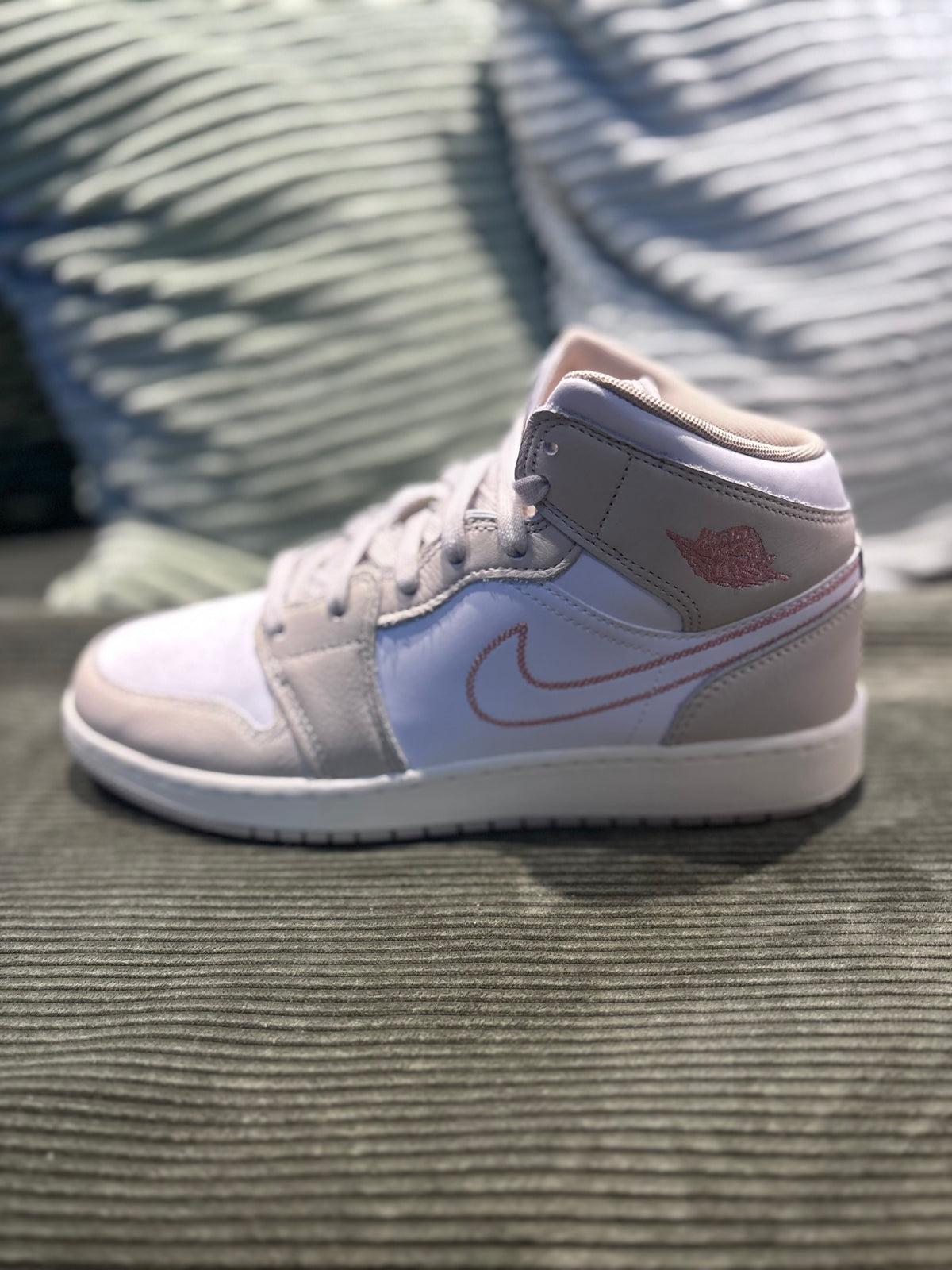Air Jordan 1 Mid SE Sandrift