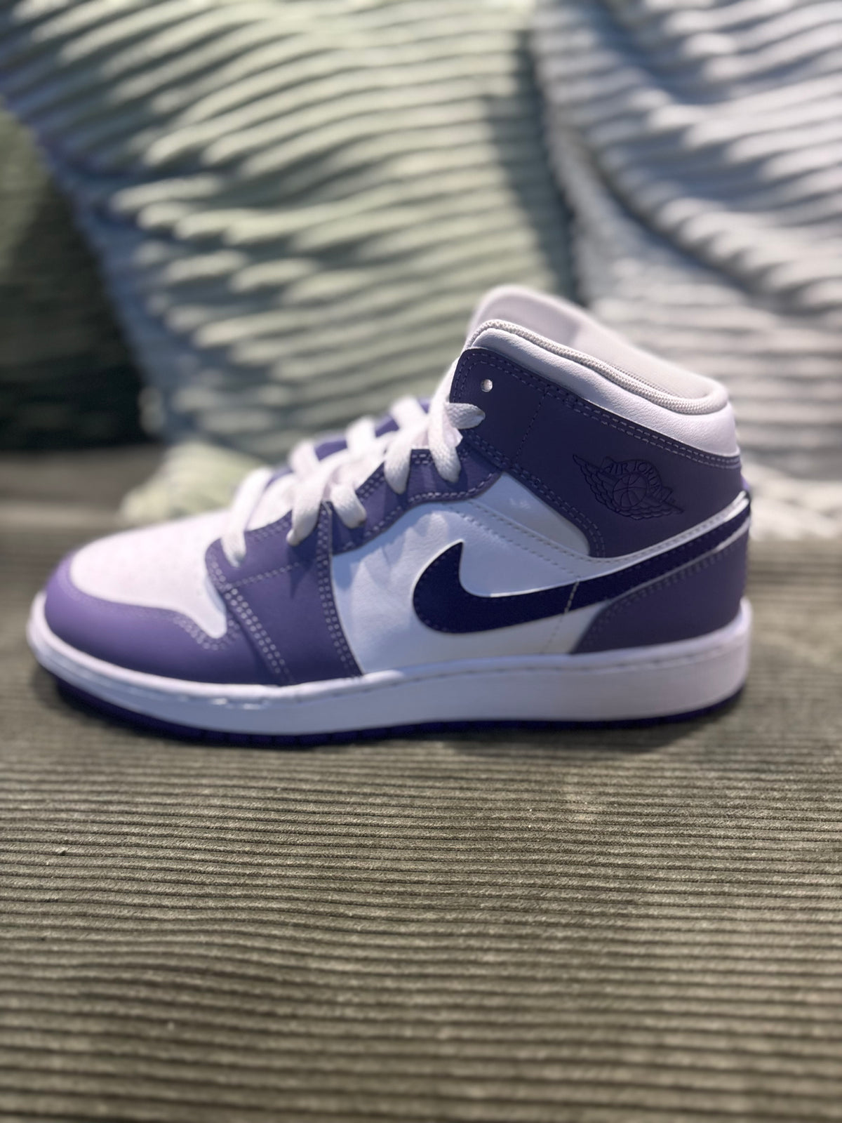Air Jordan 1 Mid Purple