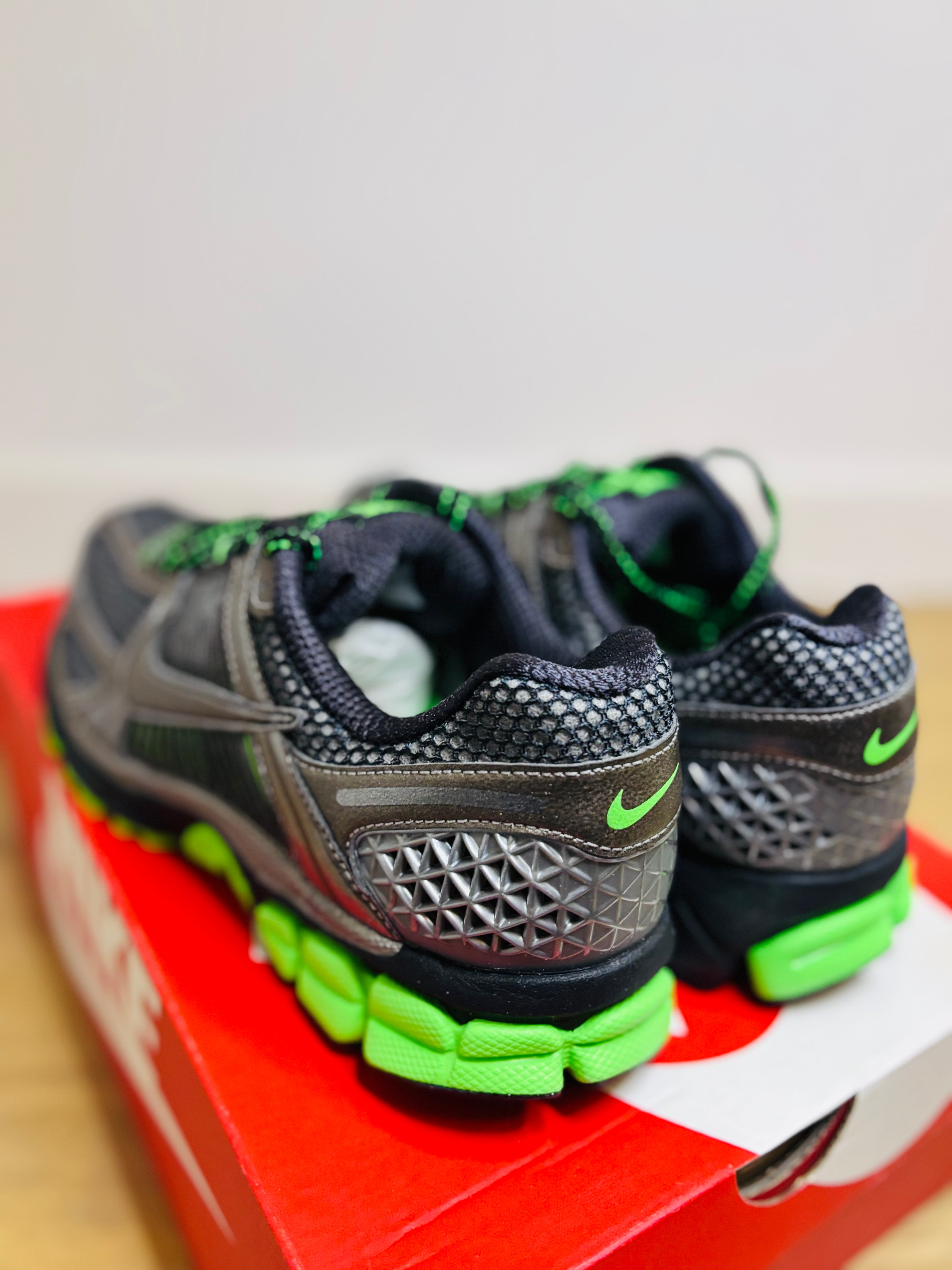 Nike Zoom Vomero 5 Spécial Édition Metallic Pewter Green