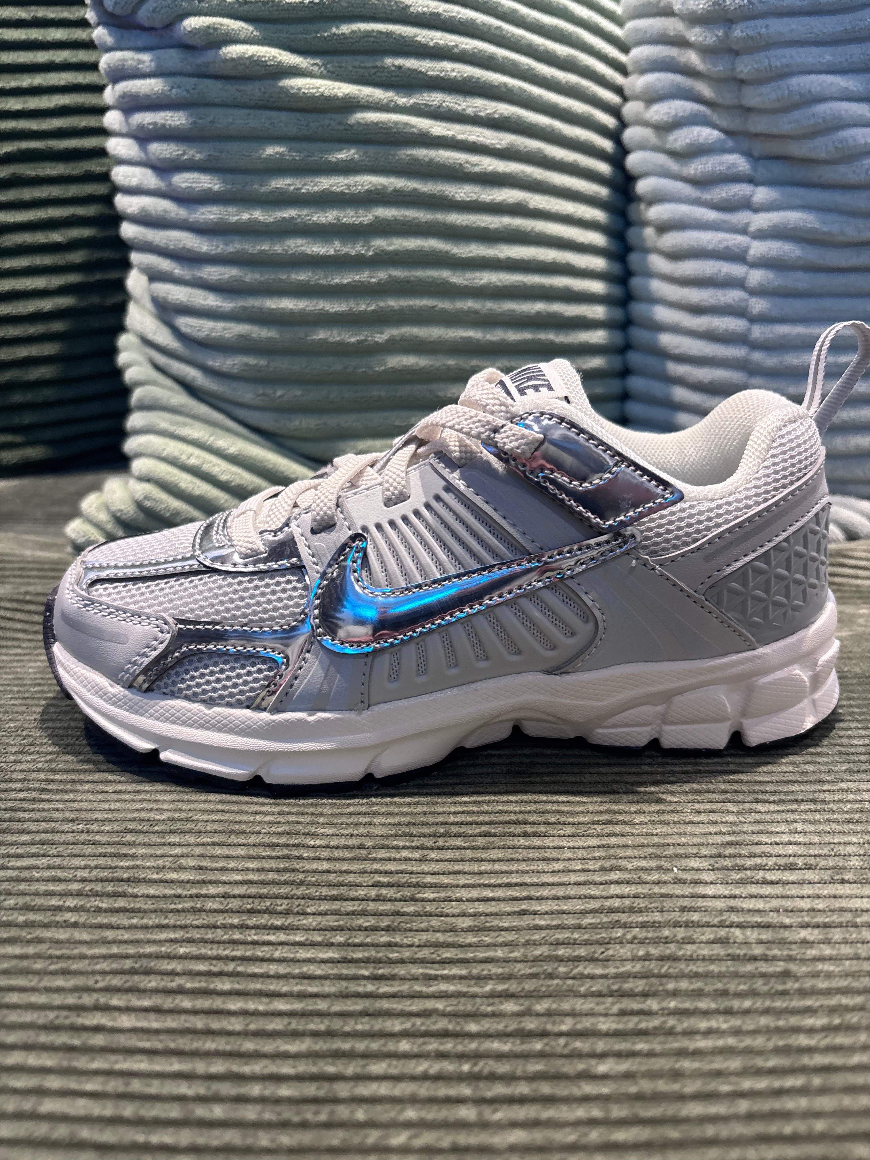 Nike Vomero 5 Grey Chrome