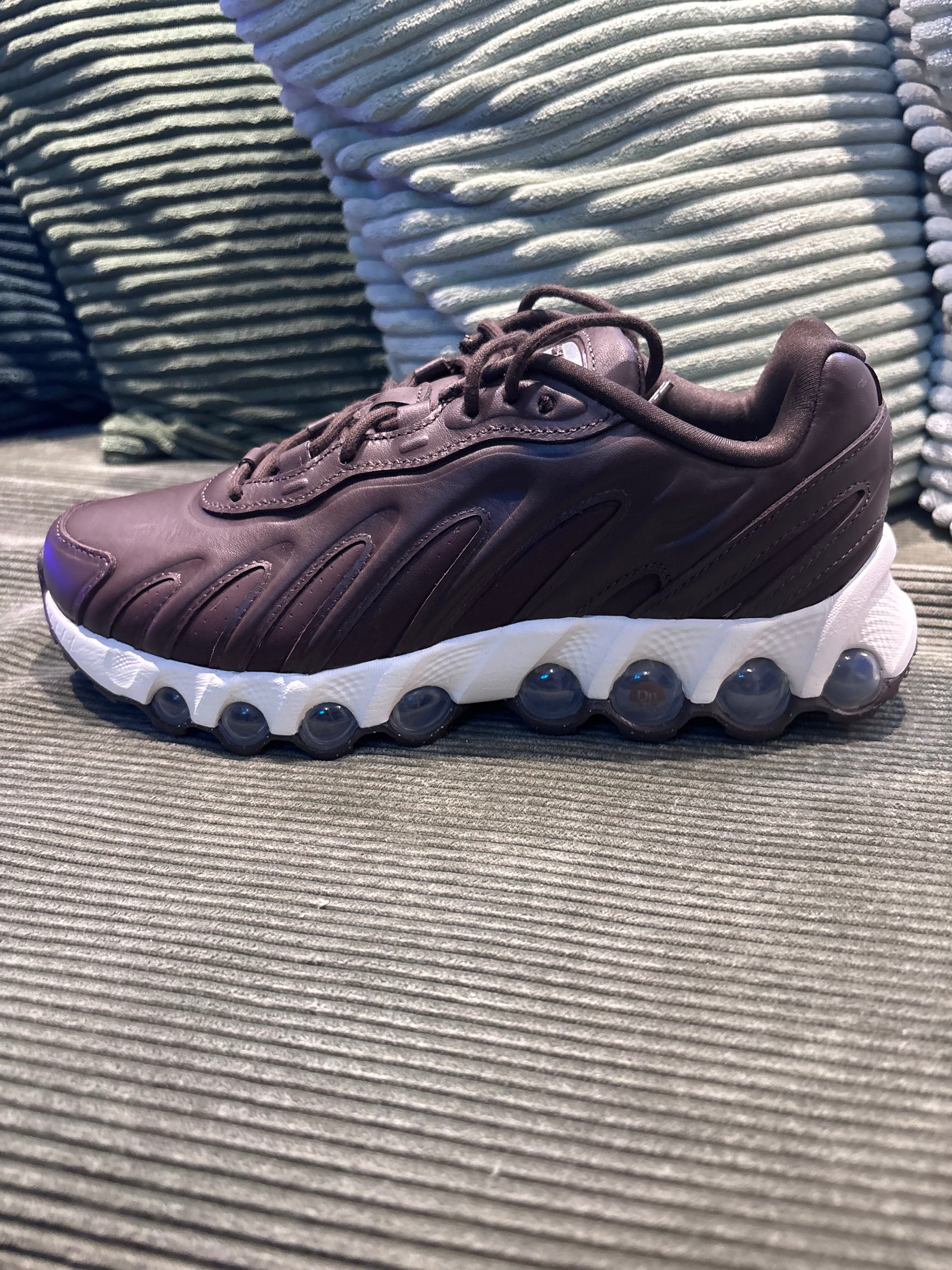 Nike DN8 Cuir Brown