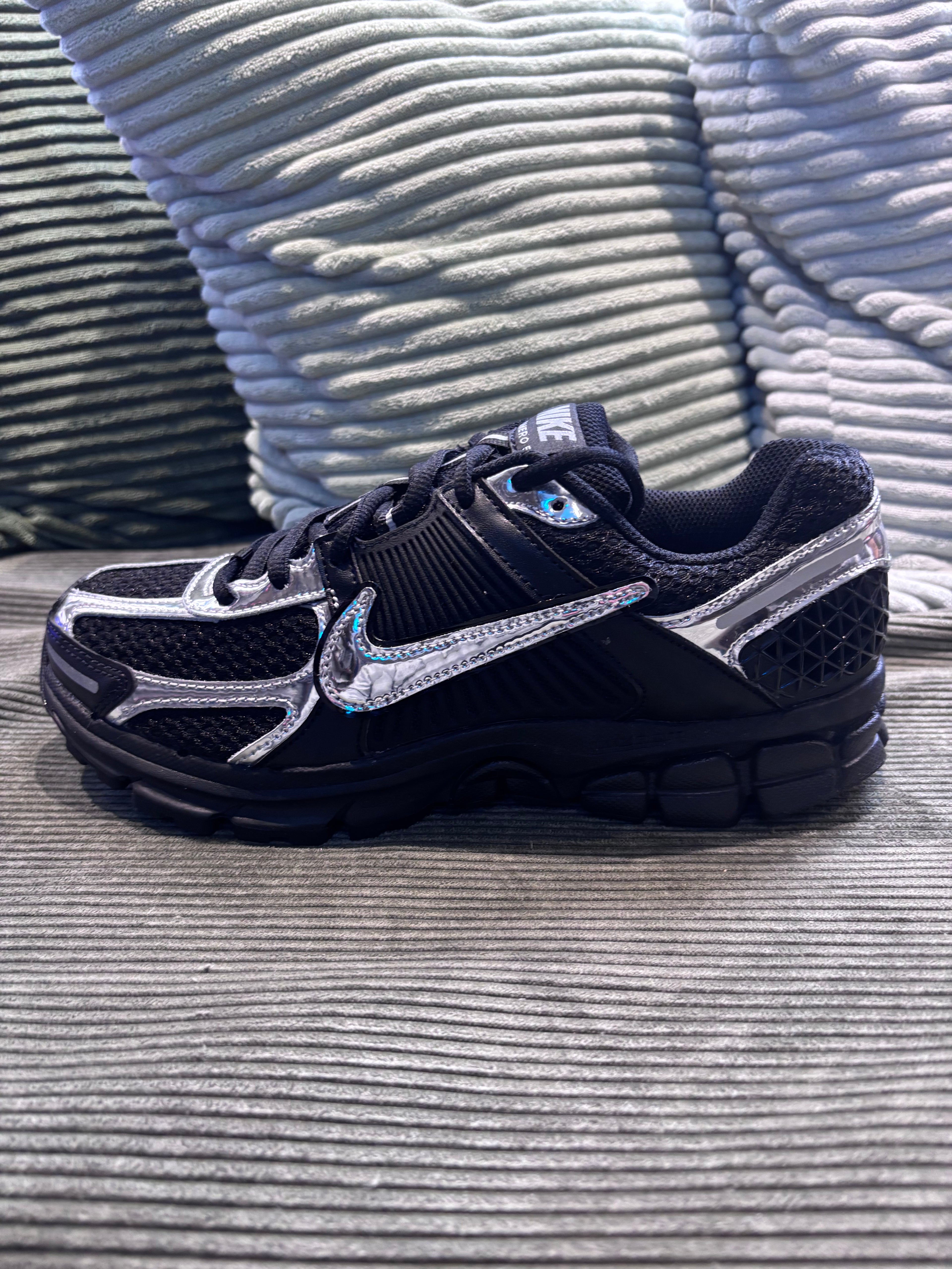 Vomero 5 Zoom Black Chrome