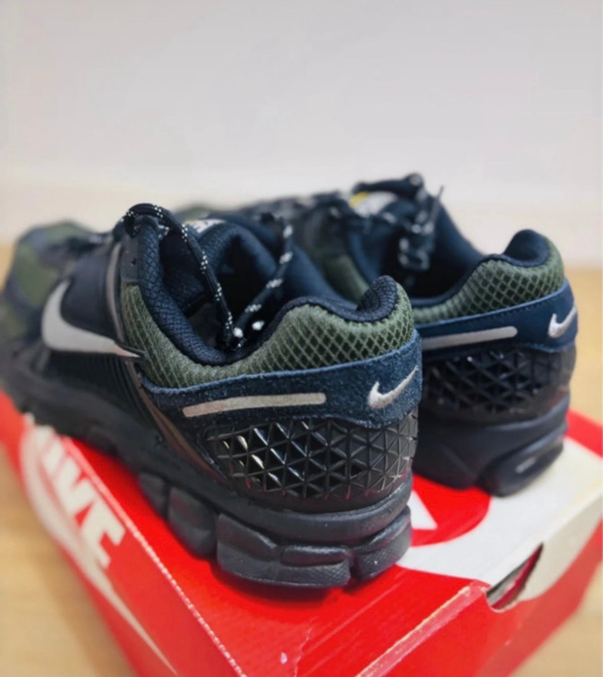Nike Zoom Vomero 5 Blakc Sequoia Kaki