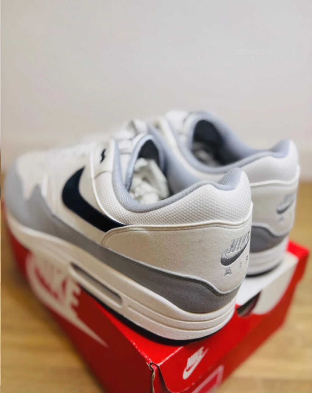 Nike Air Max 1 Platinum Tint Dark Obsidian