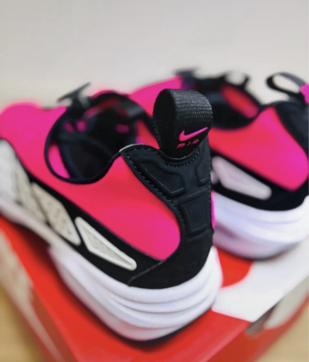 Nike Air Max SNDR Black Hyper Pink